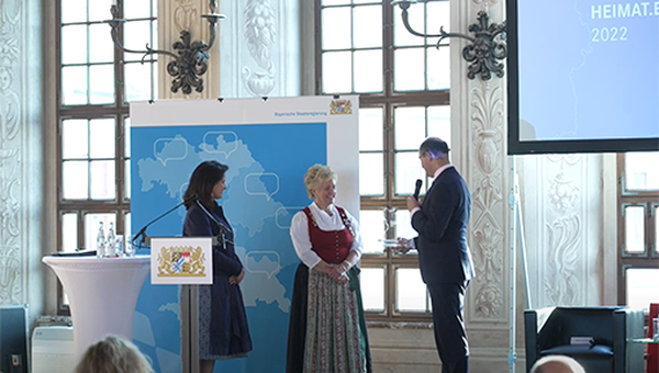 Auszeichnung von Centa Theobald zur „Botschafterin Heimat.Bayern“