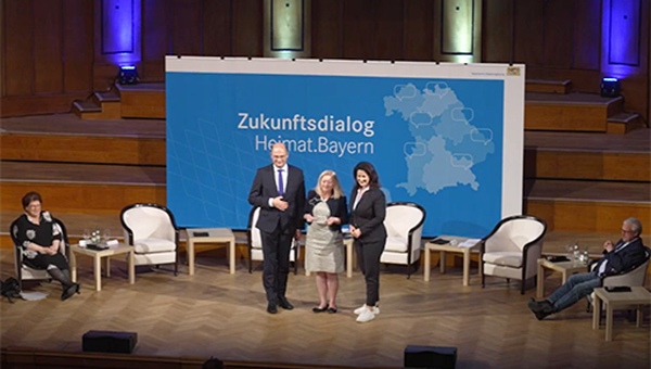Auszeichnung von Barbara Stamm und Dr. Elisabeth Müller zur „Botschafterin Heimat.Bayern“