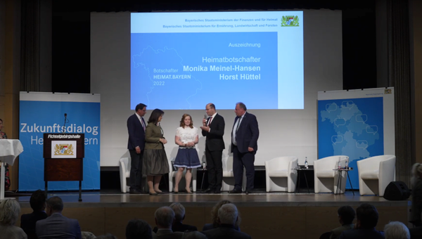 Auszeichnung von Monika Meinel-Hansen und Horst Hüttel zum „Botschafter Heimat.Bayern“